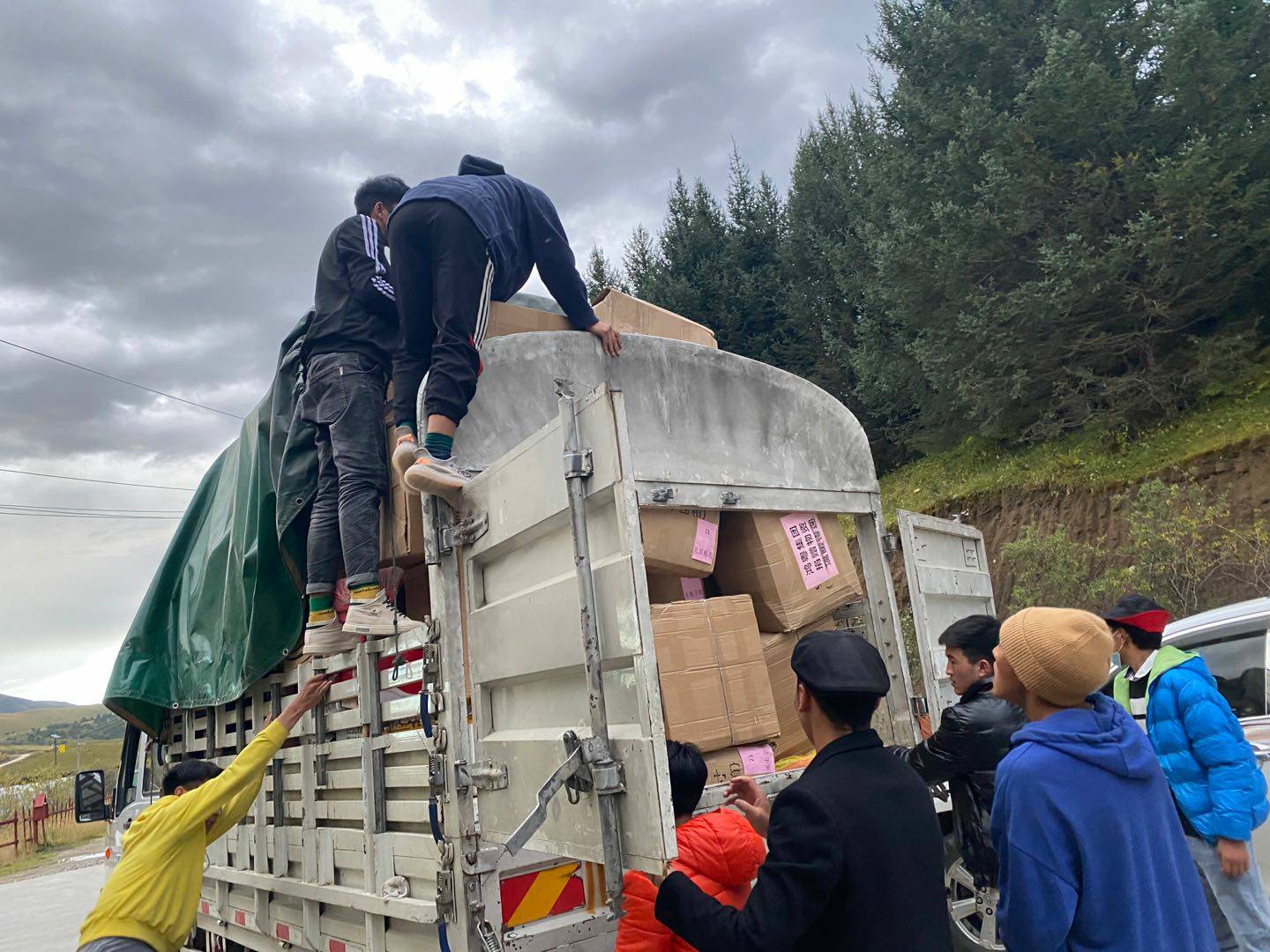 皇冠crown(中国)官方网站·crown公益回顾丨家国同欢月同圆 温暖满载甘孜州(图5) 皇冠crown(中国)官方网站·crown公益回顾丨家国同欢月同圆 温暖满载甘孜州(图5)