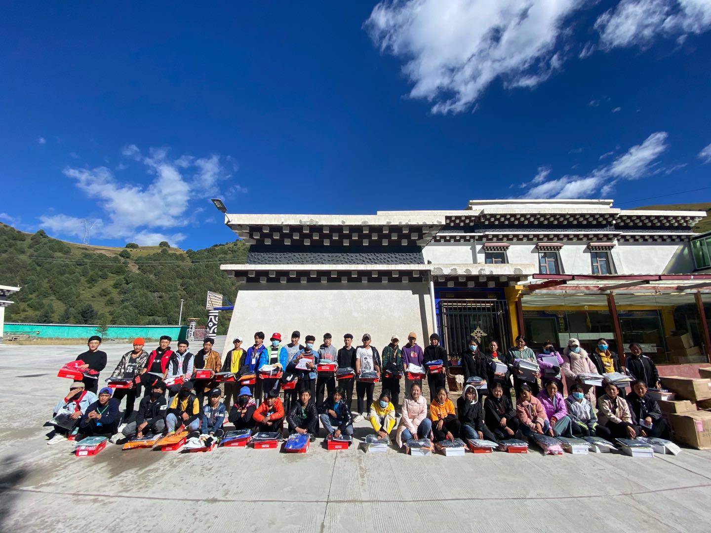 皇冠crown(中国)官方网站·crown公益回顾丨家国同欢月同圆 温暖满载甘孜州(图8) 皇冠crown(中国)官方网站·crown公益回顾丨家国同欢月同圆 温暖满载甘孜州(图8)